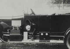 v2_car_radio_01.JPG (38450 bytes)